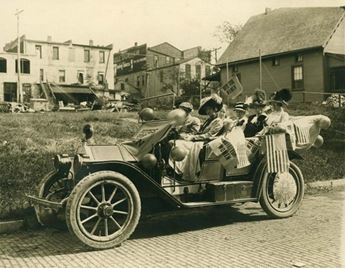 Suffragettes in Lawrence, c. 1910. Photo courtesy of KansasMemory.org, Kansas Historical Society