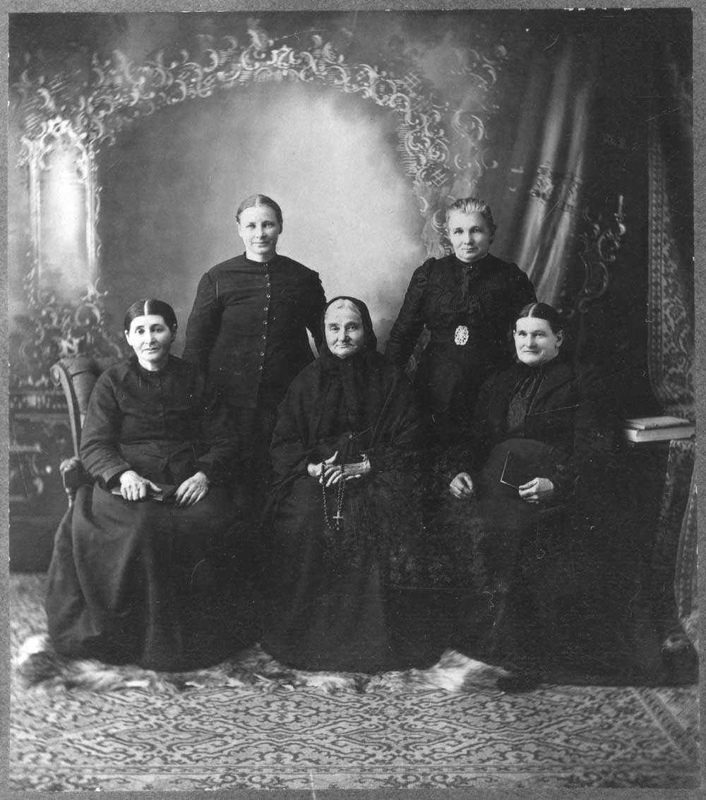 Five Women Volga German pioneers, Ellis, Kansas, between 1890s and 1920s.