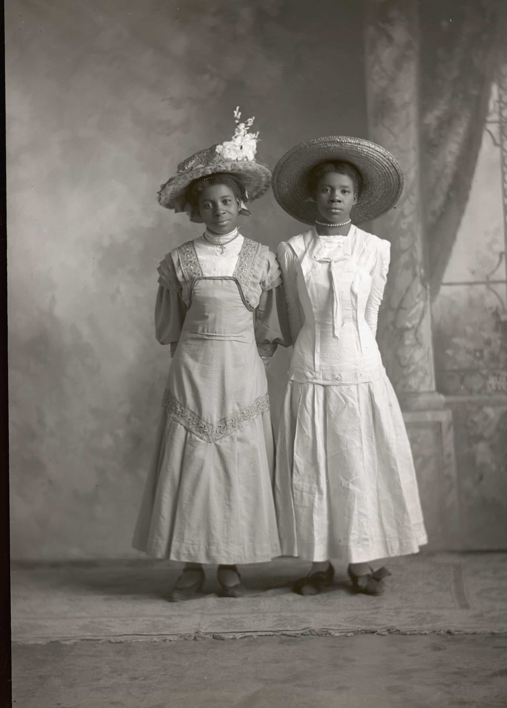 two young women in early 1900s